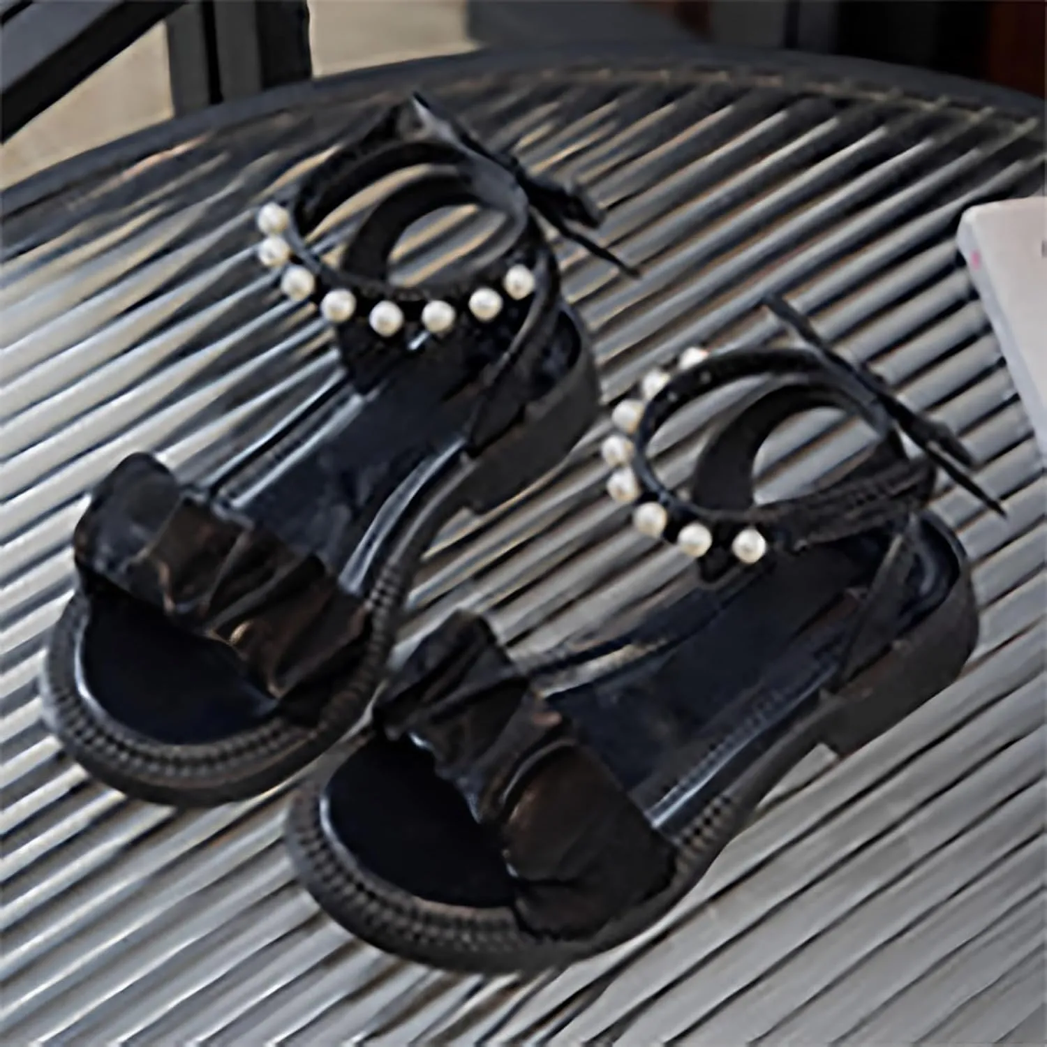 Girls Open Toe Pearl Strap Sandals Comfy Soft Sole Lightweight Breathable Summer Sandals 2025 Fashion Footwear