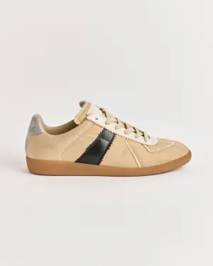 Replica in White/Black