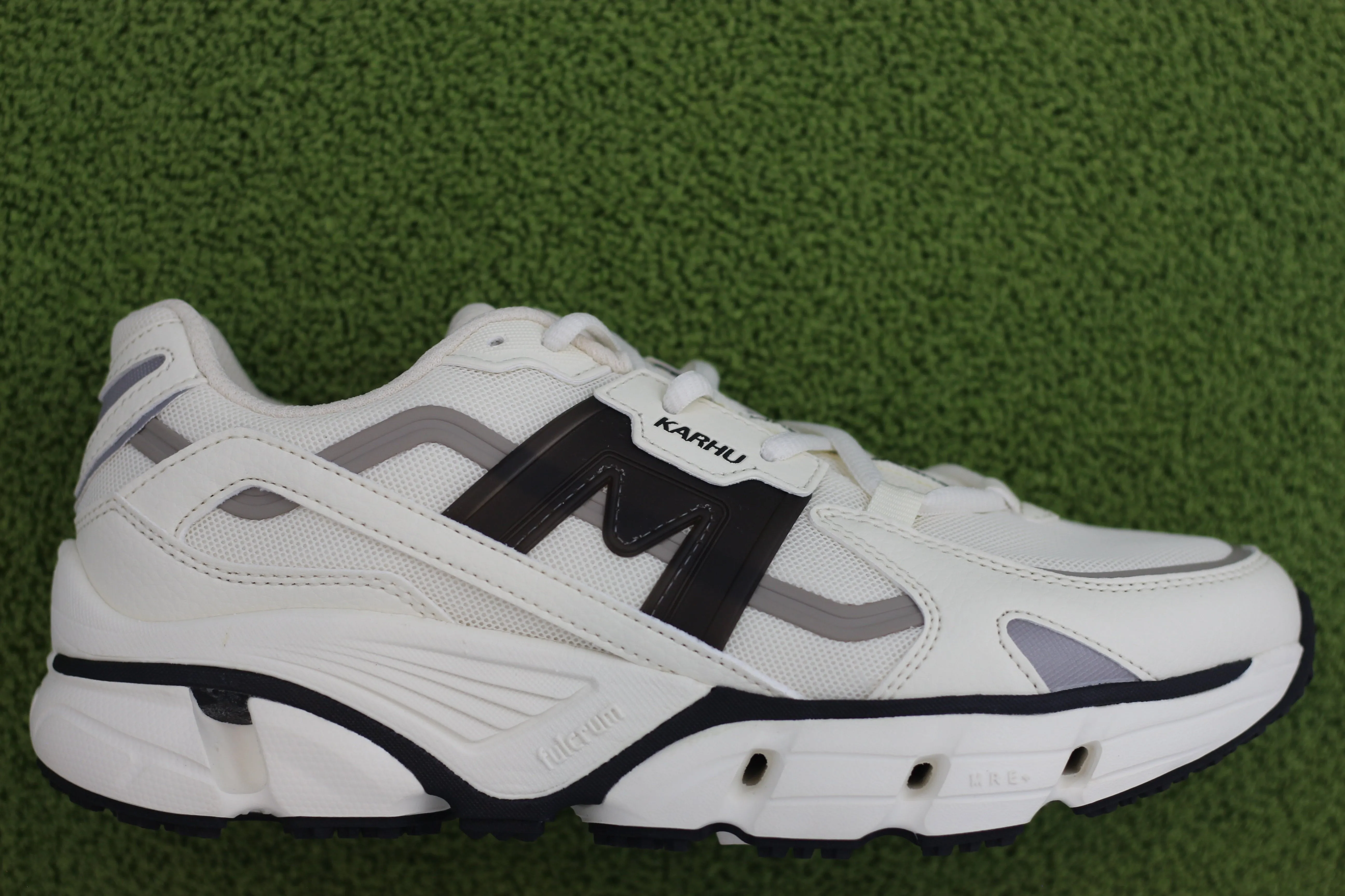 Unisex Super Fulcrum - Vanilla Ice/Black