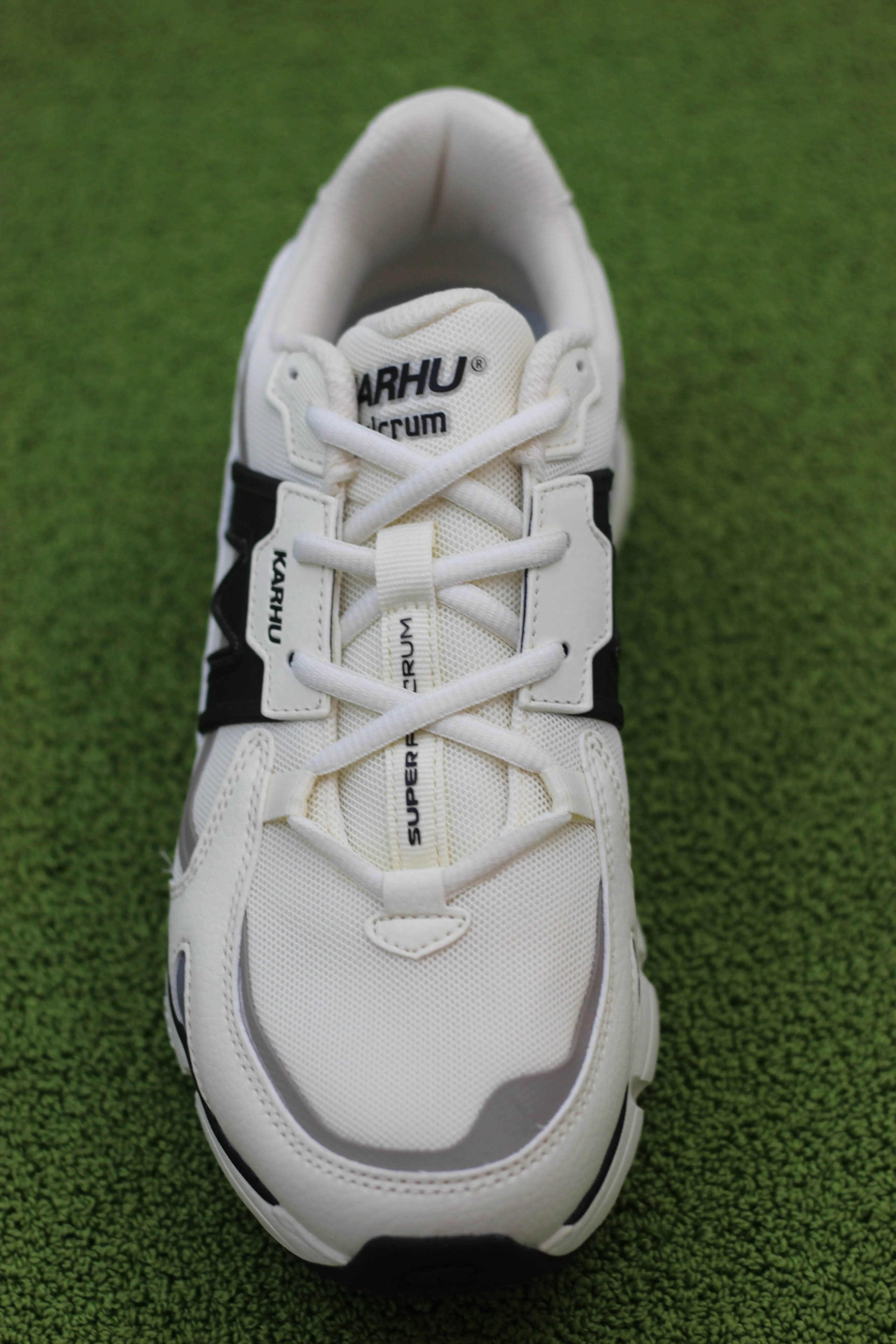 Unisex Super Fulcrum - Vanilla Ice/Black